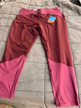 Columbia brand women’s active fit jogger size L. NWT